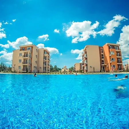 Visit Holiday Apartman *