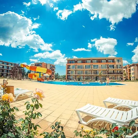Visit Holiday Apartman *