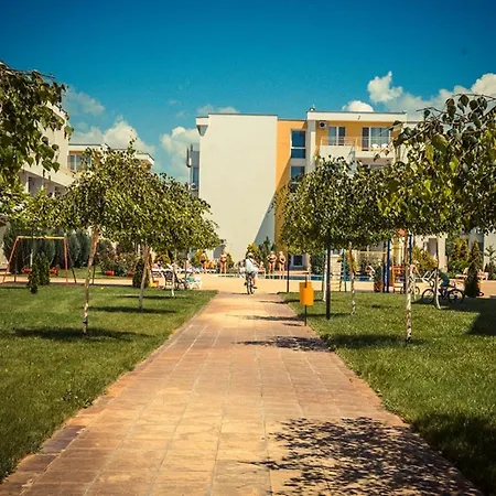 Visit Holiday Apartman *