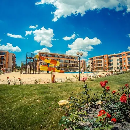 Visit Holiday Apartman *
