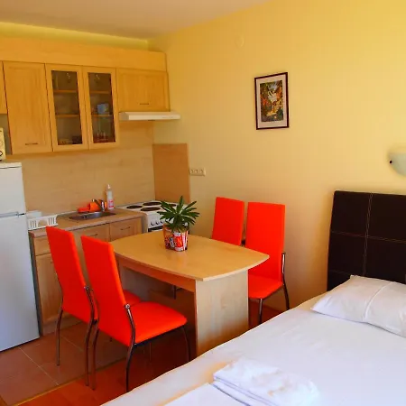 Visit Holiday Apartman Napospart