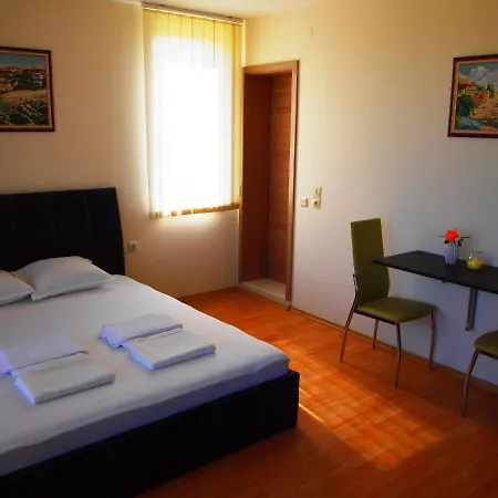 Visit Holiday Apartman Napospart